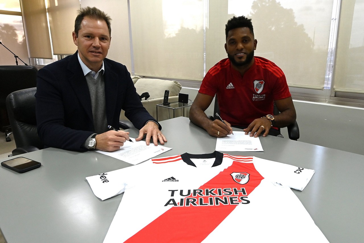 Borja assinou contrato com o clube argentino nesta terça-feira (12)