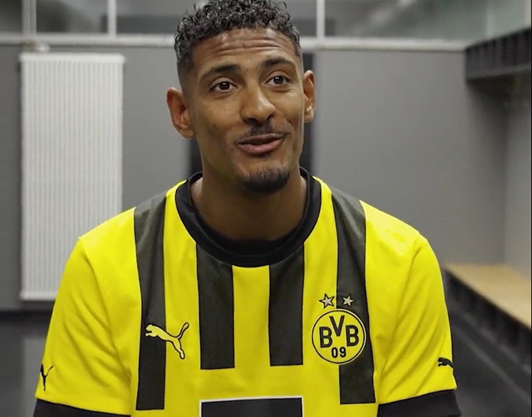 Atacante Sebastian Haller defende o Borussia Dortmund, da Alemanha