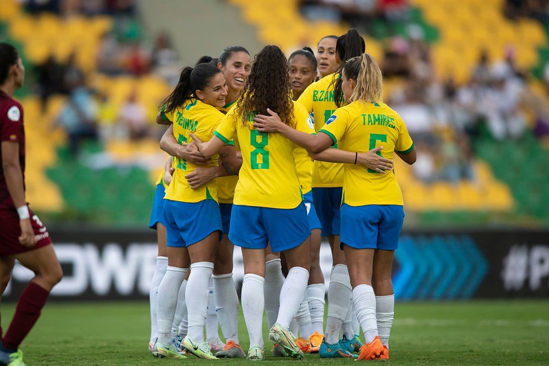 Brasil goleia novamente e se garante na semifinal da Copa América