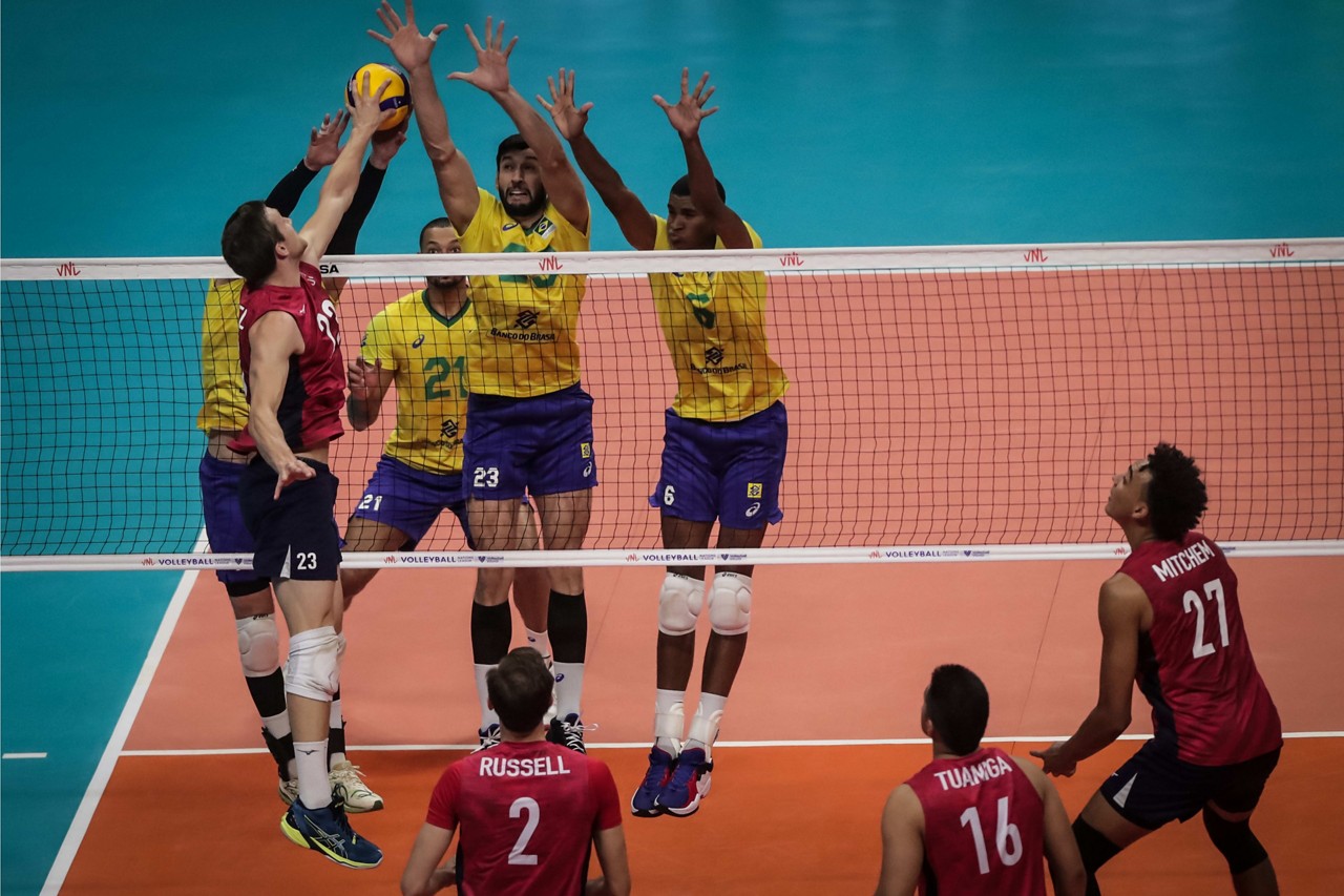 Brasil e Estados Unidos duelam por uma vaga na semifinal