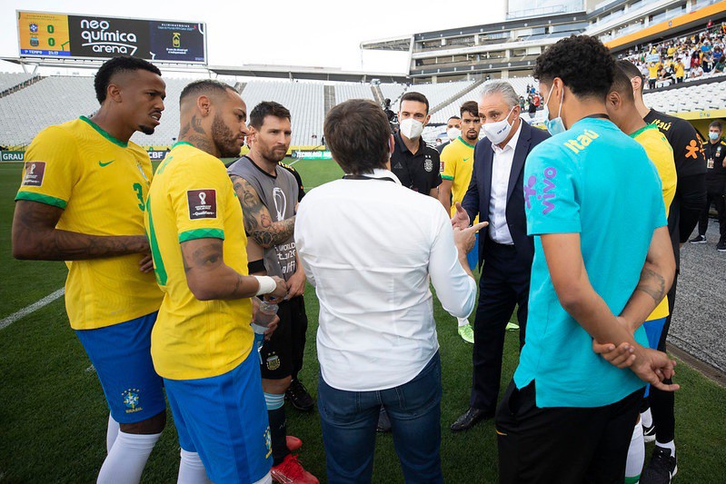 Bola rolou na Neo Química Arena por menos de cinco minutos