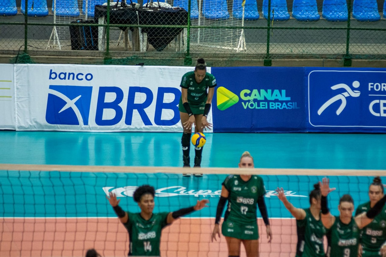 A equipe feminina do Brasília Vôlei, que disputa a Superliga da atual temporada, foi assaltada nesta segunda-feira