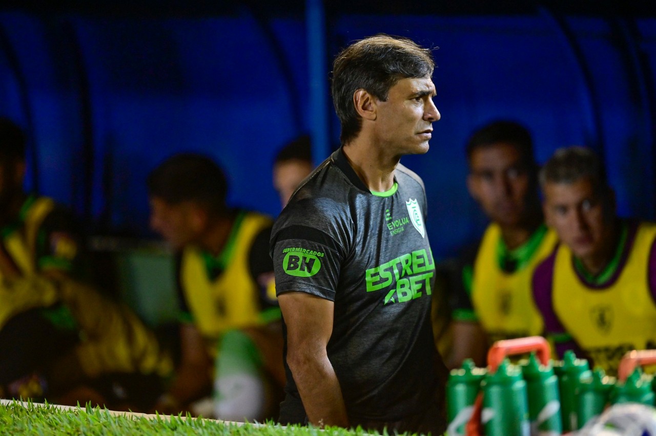 Fabián Bustos, técnico do América, no clássico contra o Atlético