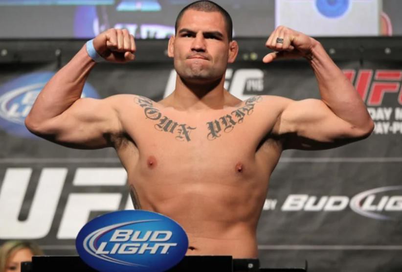 Cain Velasquez, ex-campeão do UFC, foi preso e acusado de tentativa de homicídio