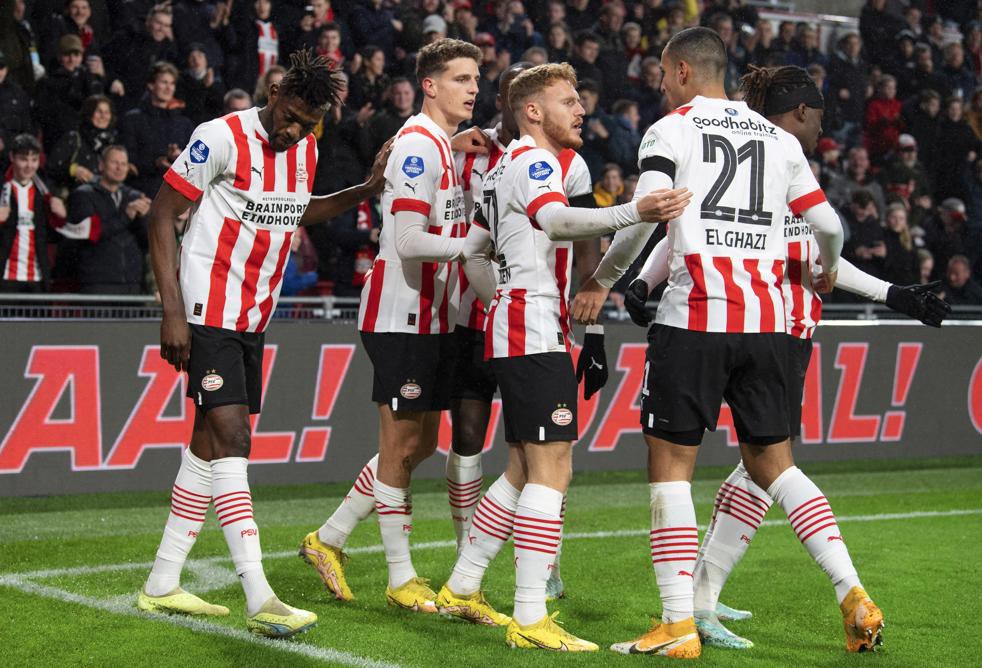 Jogadores do PSV comemoram a vitória sobre o Mila, no amistoso