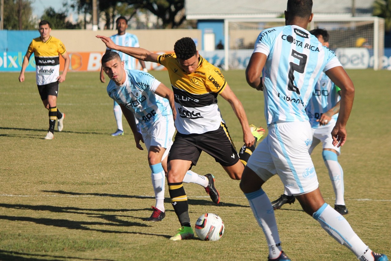 Jogo foi morno entre Londrina e Criciúma, que terminou empatado em 1 a 1