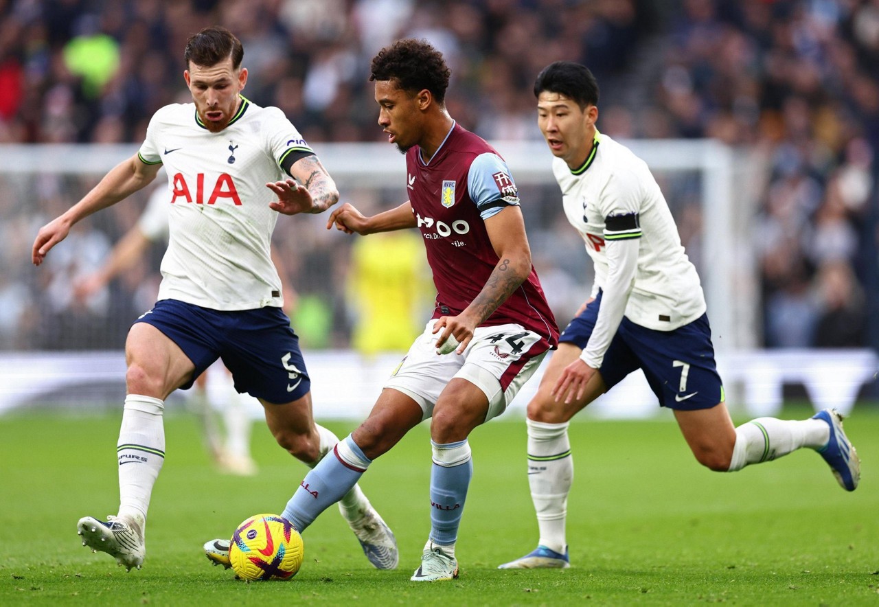O Tottenham perdeu para o Aston Villa, em casa, por 2 a 0