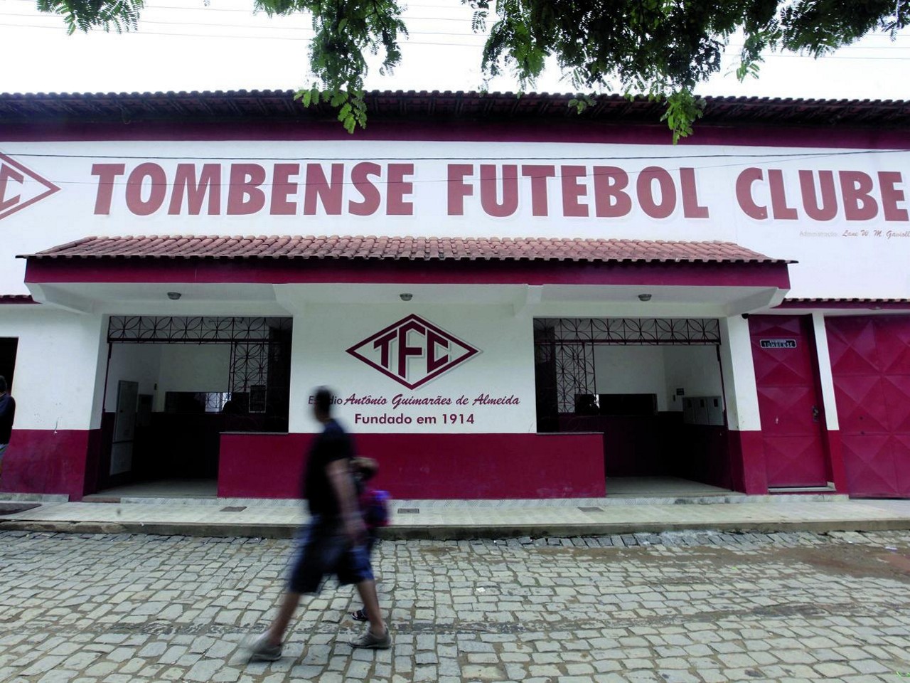 Hibernação. 
O Tombense, que ficou entre os quatro primeiros do Mineiro neste ano, só voltará a jogar na temporada de 2014