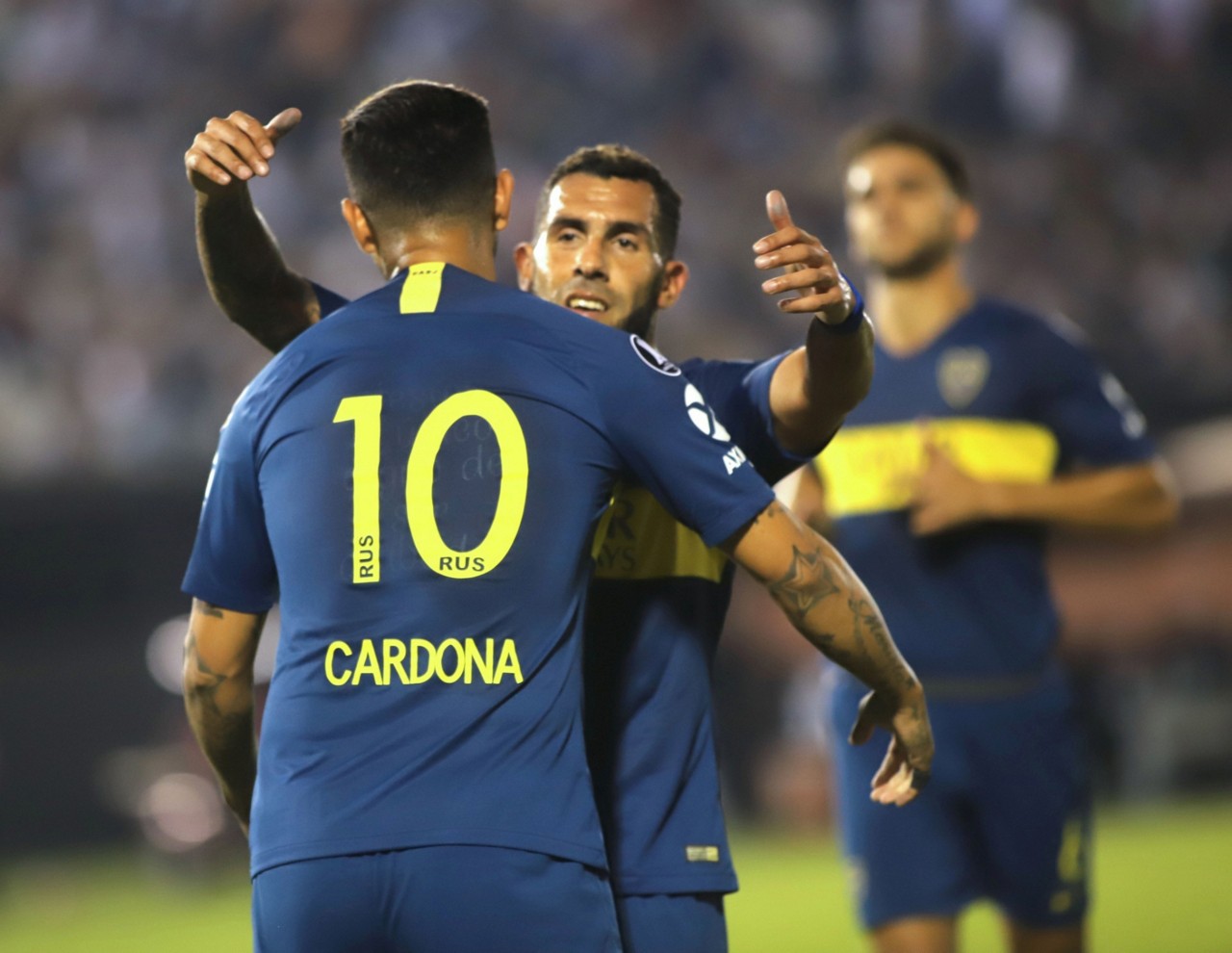 Tevez e Cardona deixaram suas marcas em goleada do Bocxa Juniors sobre o Libertad-PAR
