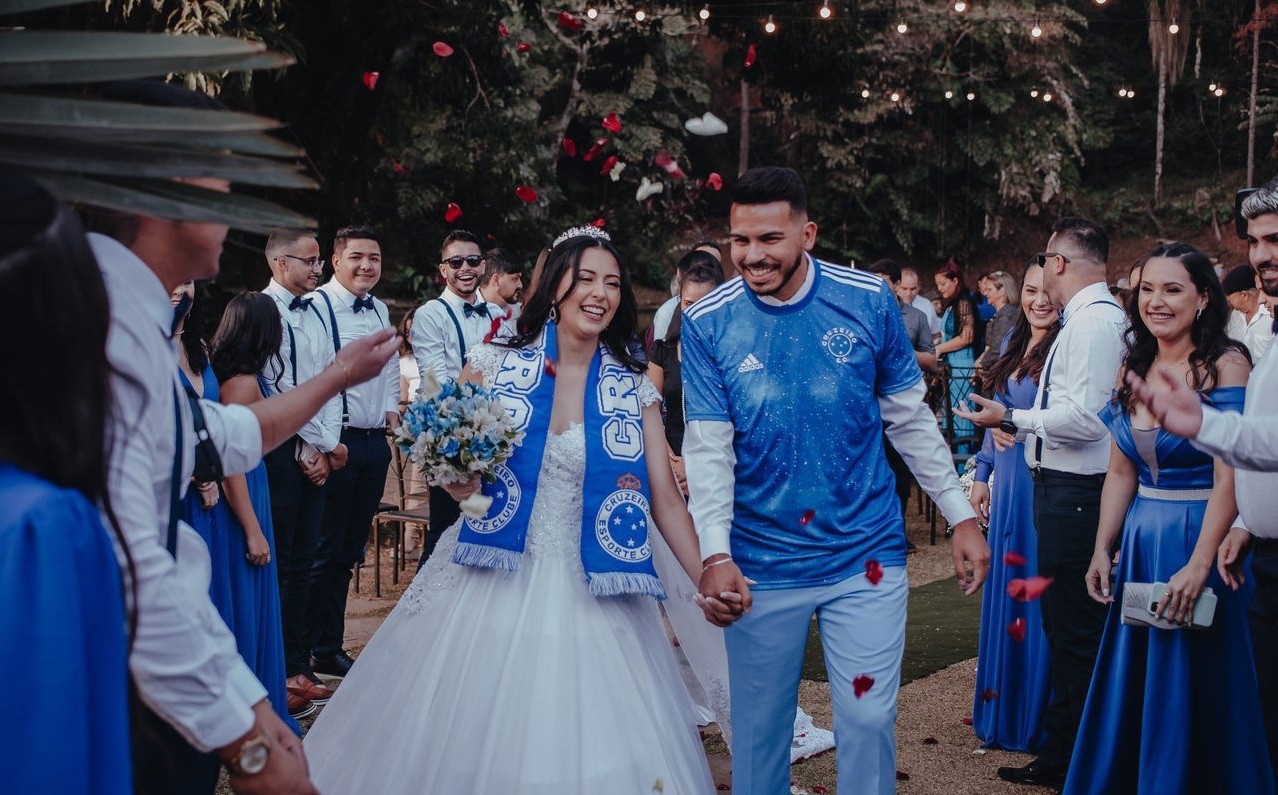 Priscilla Karla Bernardes e Rogelio Augusto celebram casamento celeste, em Ibirité