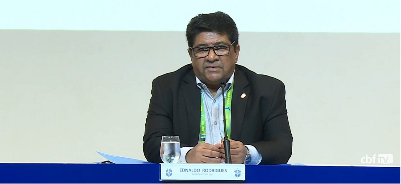 Ednaldo Alves, presidente da CBF, se reuniu nesta terça-feira (26) com representantes dos clubes das séries A e B para falar sobre arbitragem