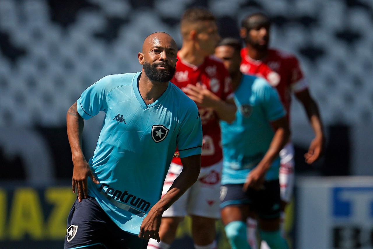 Chay foi um dos destaques do Botafogo no ano passado, quando entrou em campo 31 vezes pela Série B