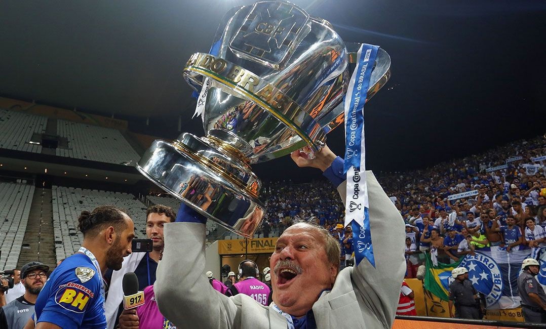 Ex-presidente Wagner Pires de Sá, que renunciou ao cargo no ano passado, com a Copa do Brasil de 2018