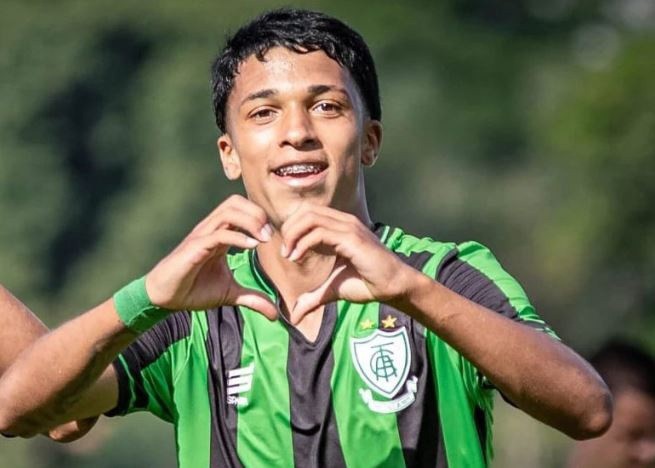 Otávio Gonçalves tem 16 anos e joga no time sub-17