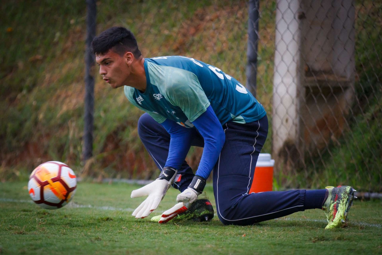 Melhor goleiro do Mundial sub-17, disputado na Índia, em 2017, Gabriel Brazão já teve 20 convocações para as seleções de base