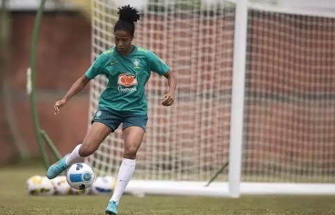 Zagueira Tainara, da seleção brasileira feminina