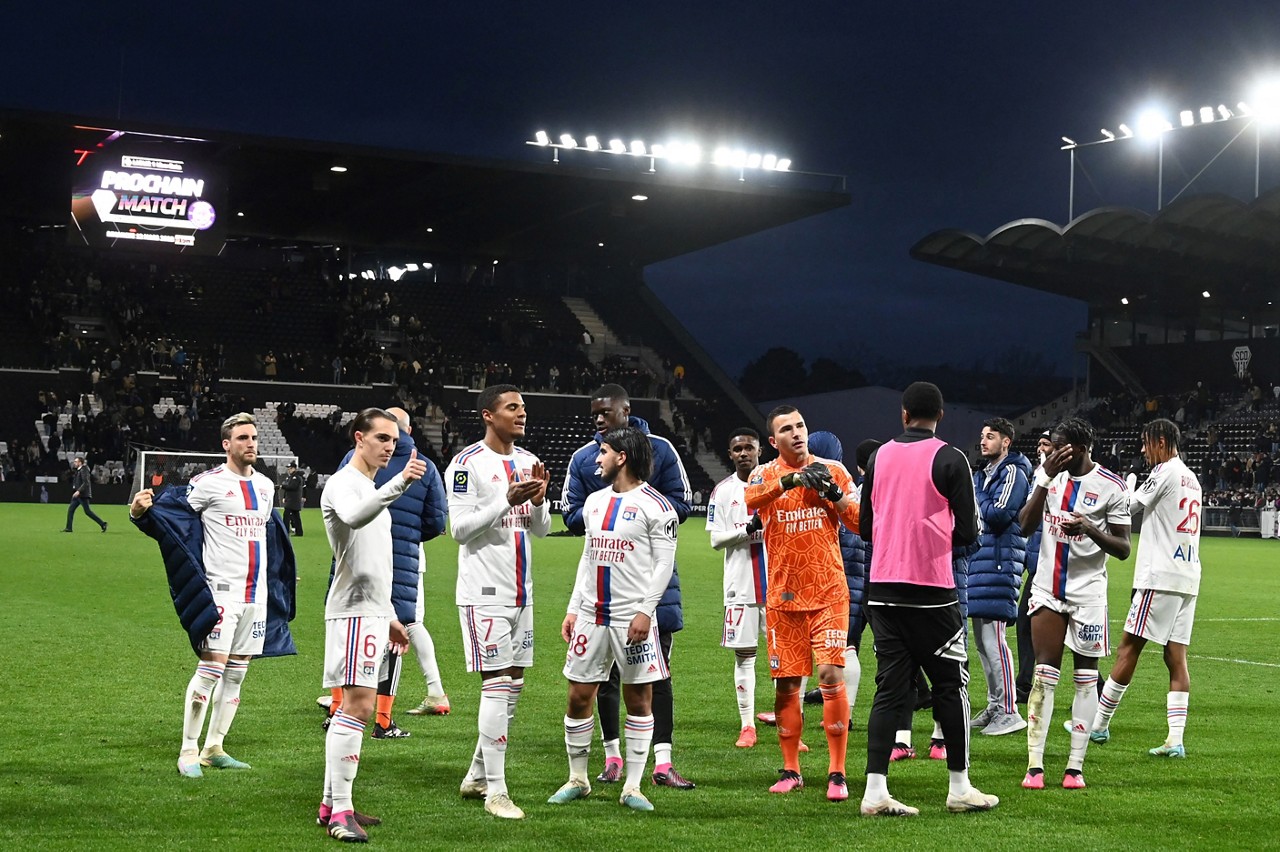 Jogadores do Lyon comemoraram a vitória e a classificação