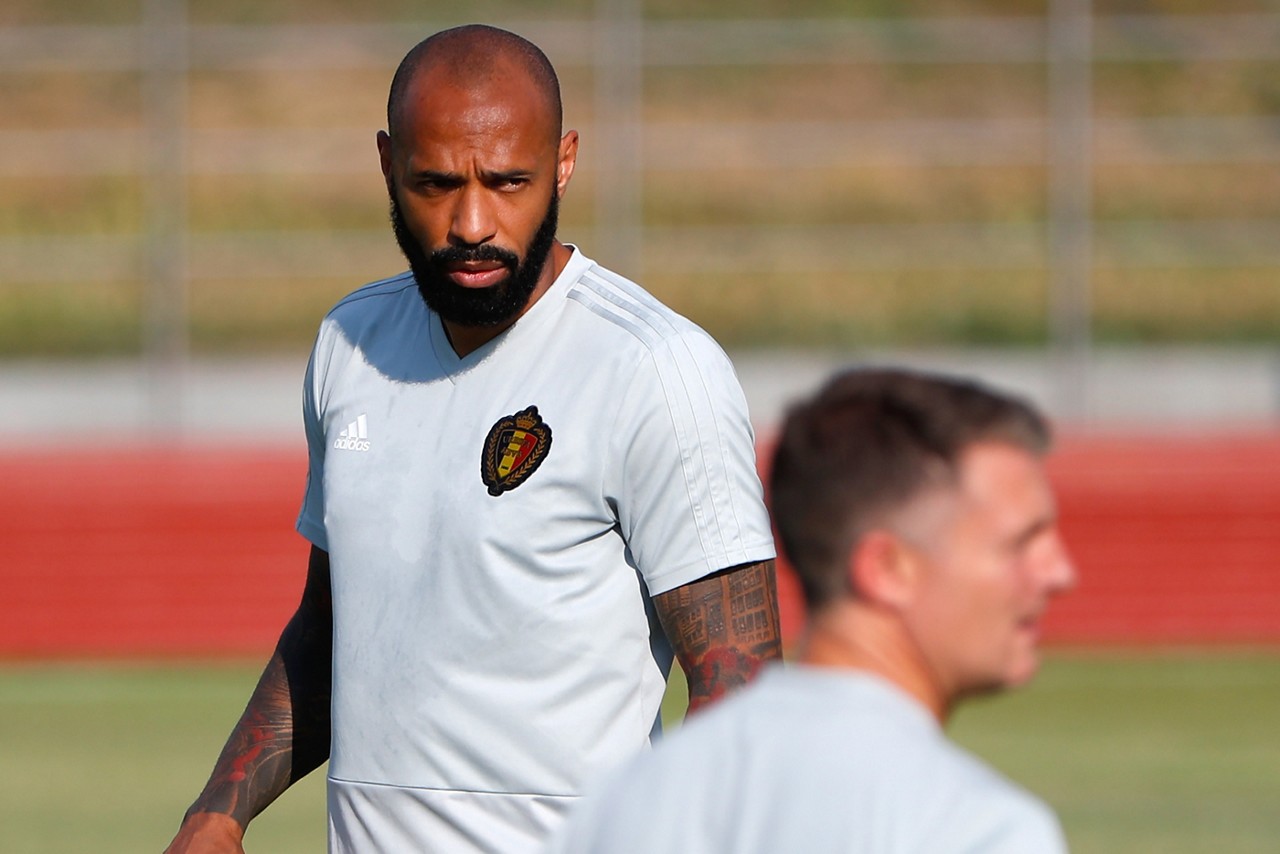 Hoje treinador, Henry era um dos destaques da seleção da França em 2002