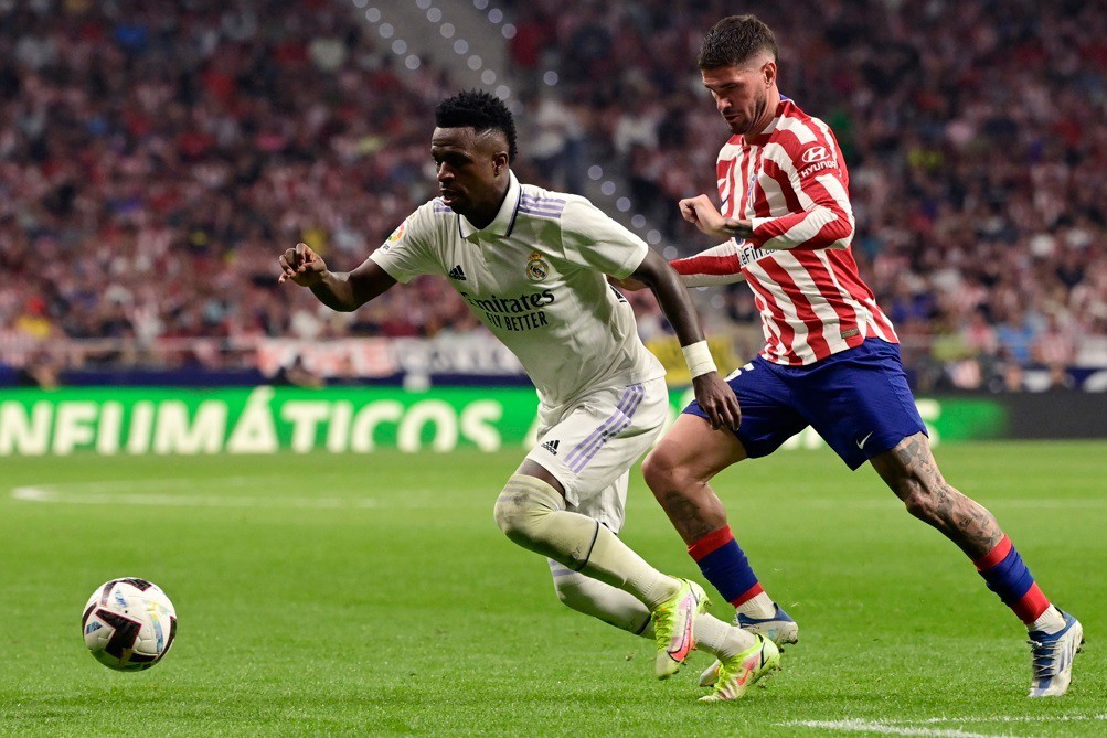 Vinicius Júnior, atacante do Real, em clássico contra o Atlético de Madrid