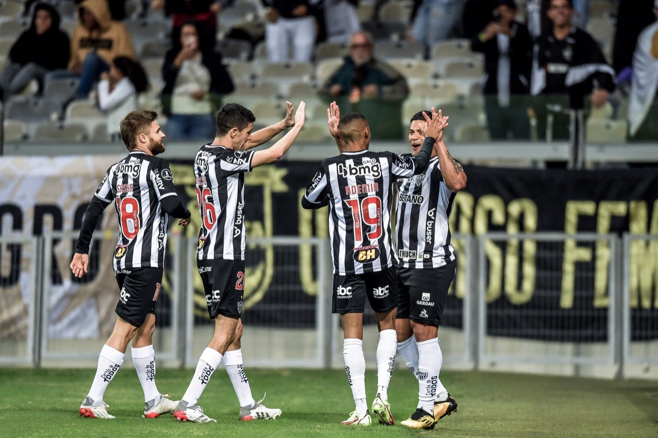 Hulk fez dois gols, com dois passes de Allan