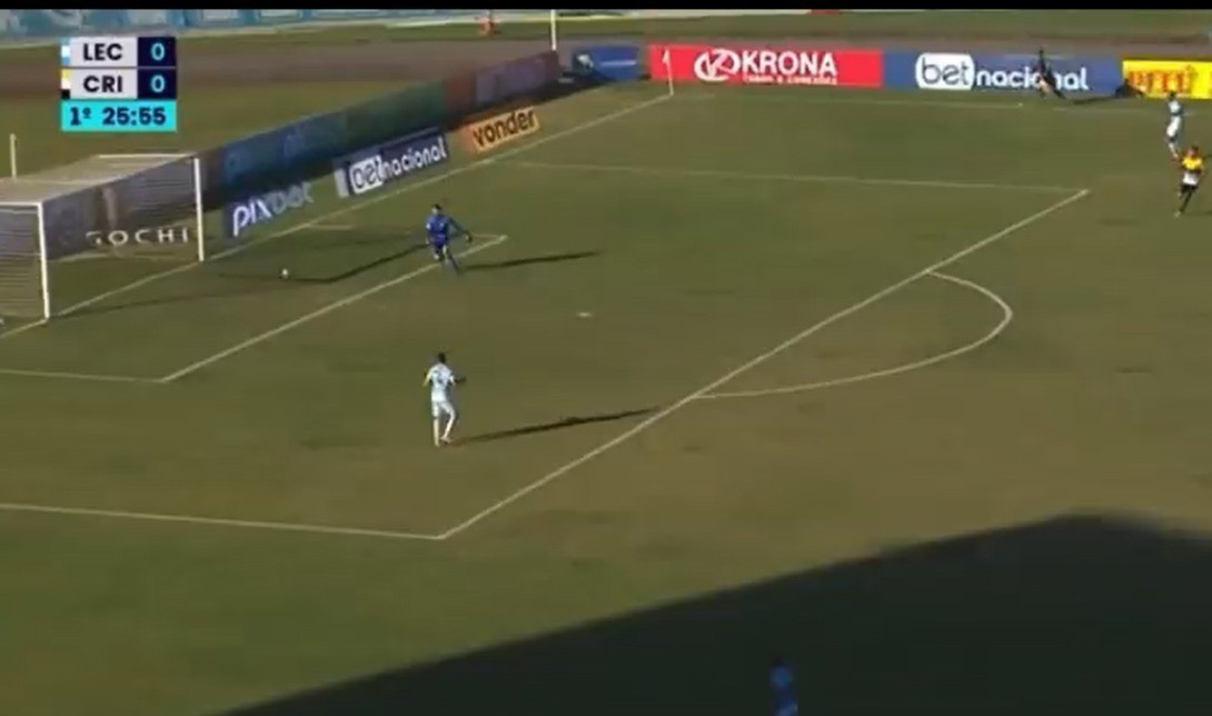 Jogo pela Série B foi marcado por um lance bizarro