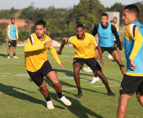 Jogadores do Criciúma participam de atividades no Centro de Treinamento do clube, em Santa Catarina
