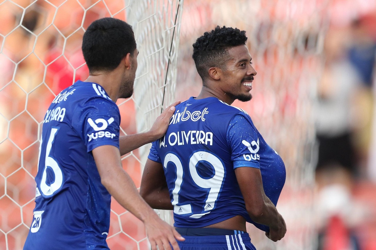 Foi o primeiro gol do volante com a camisa celeste