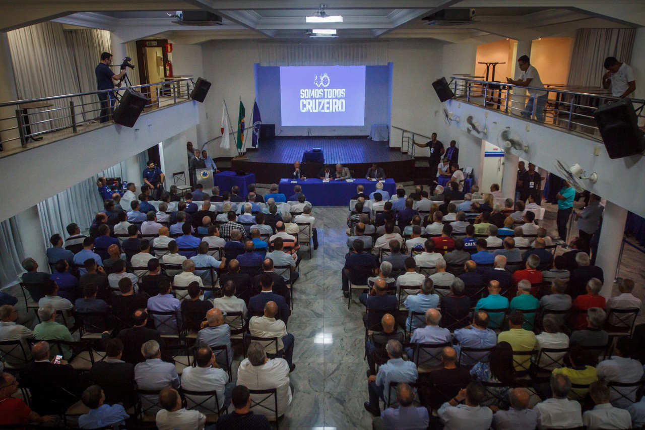 Conselheiros do Cruzeiro elegem novo conselho em meio à maior crise institucional do clube