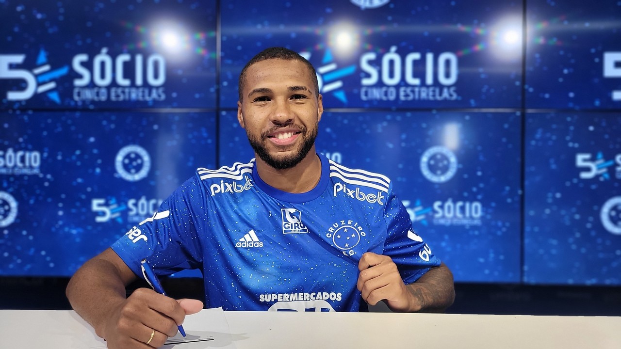 Novo reforço celeste, atacante Wesley assinou contrato com duração de quatro anos