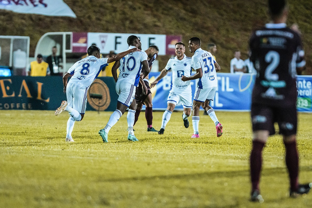 Cruzeiro enfrenta o Atlhetic neste sábado (28)