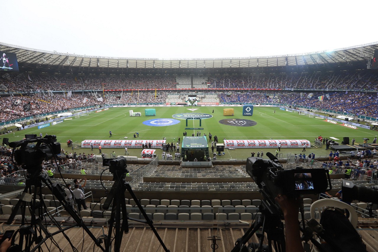 Depois de cinco anos, clássico voltou a ser com torcida dividida no Mineirão