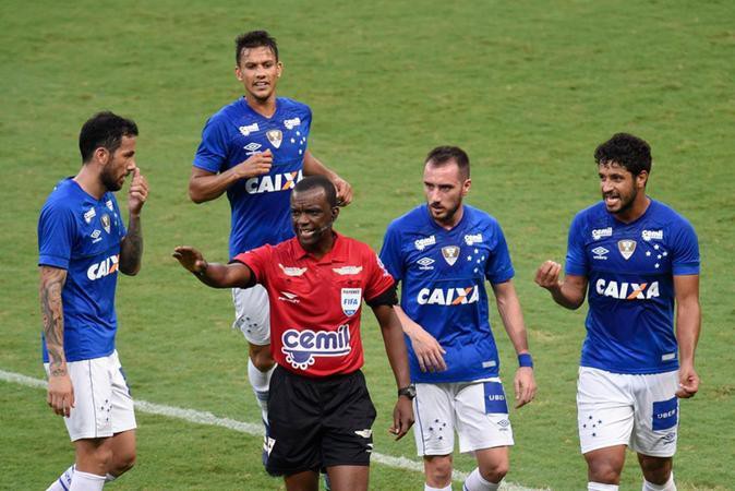 Paulista Luiz Flávio de Oliveira foi o escalado pela CBF para apitar o duelo entre Cruzeiro e Bahia, no Mineirão
