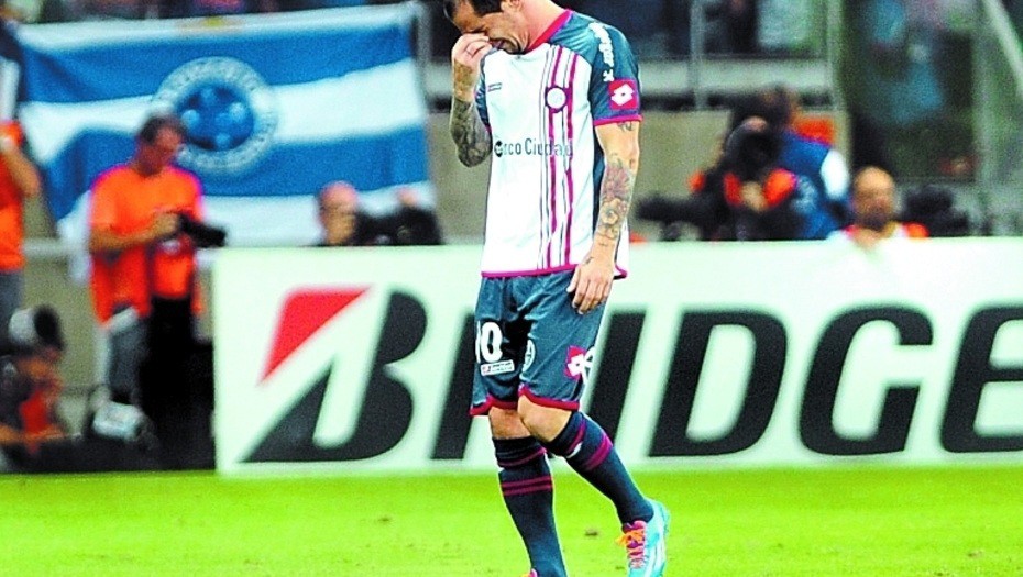 Romagnolli, em 2014, foi perdoado pela Conmebol após imagens deixarem claro que ele não agrediu cruzeirense Marcelo Moreno