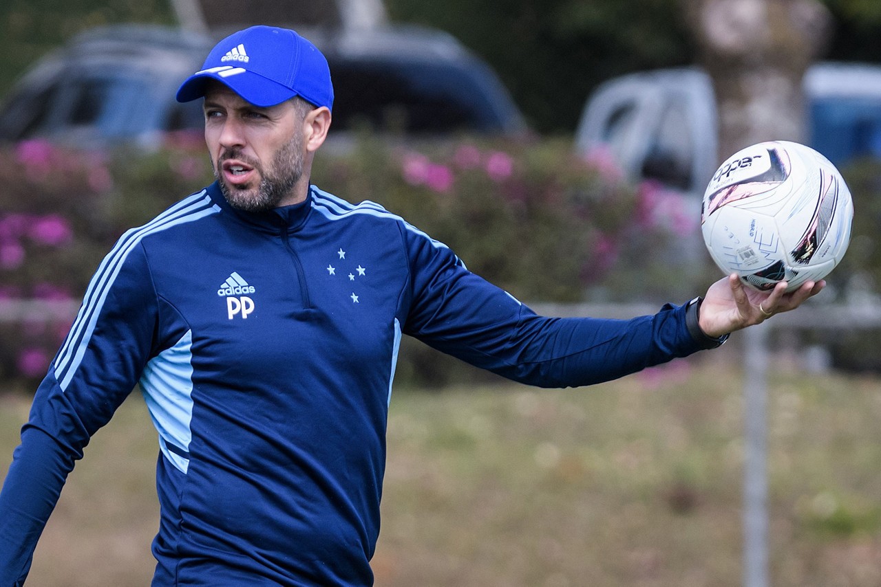 Aposta da gestão Ronaldo Fenômeno, Paulo Pezzolano ostenta excelente desempenho no comando do Cruzeiro