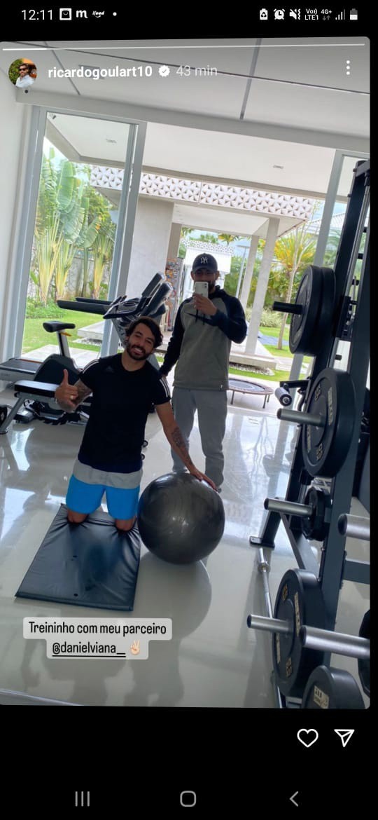 Enquanto não define acerto com seu novo clube, Ricardo Goulart segue rotina de atividades físicas em casa