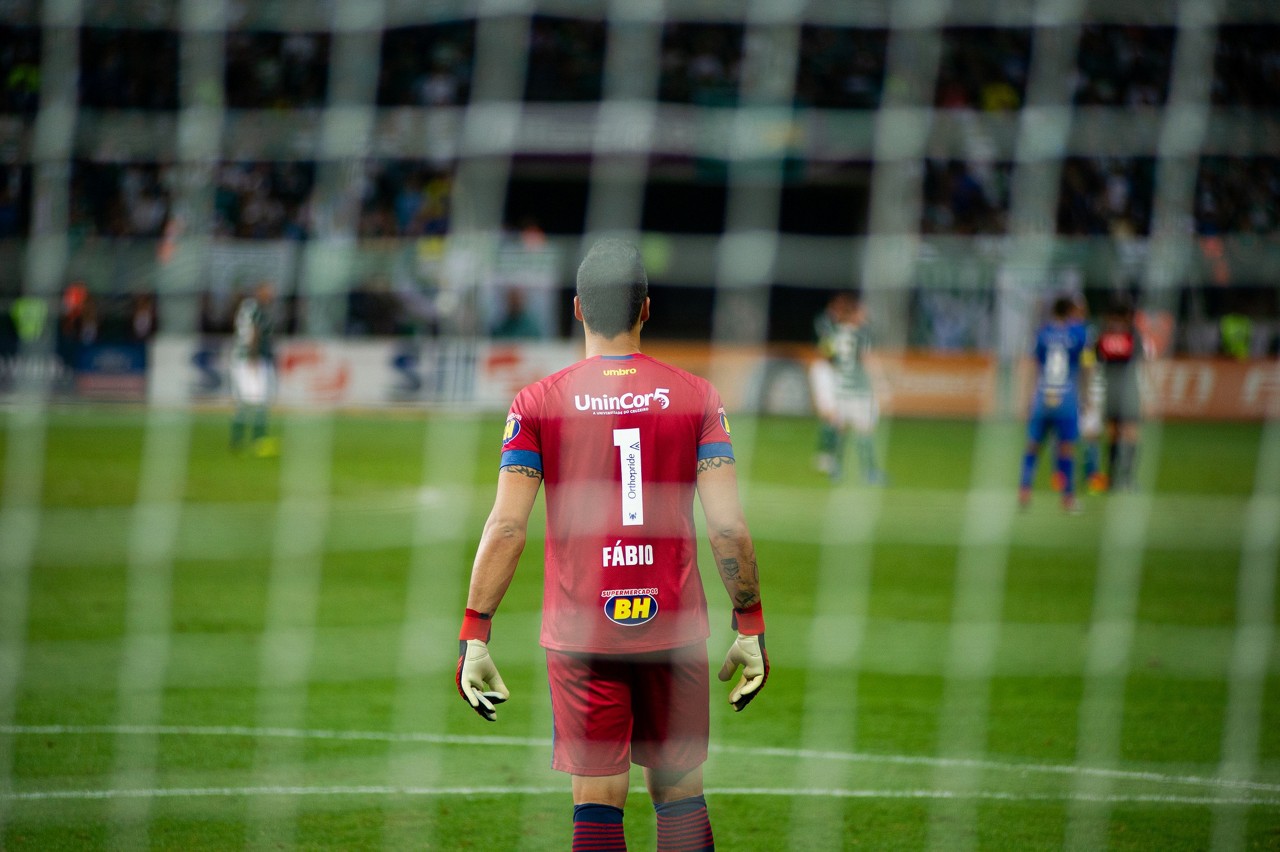 Fábio fez grandes defesas no jogo da ida contra o Palmeiras, no Allianz Parque