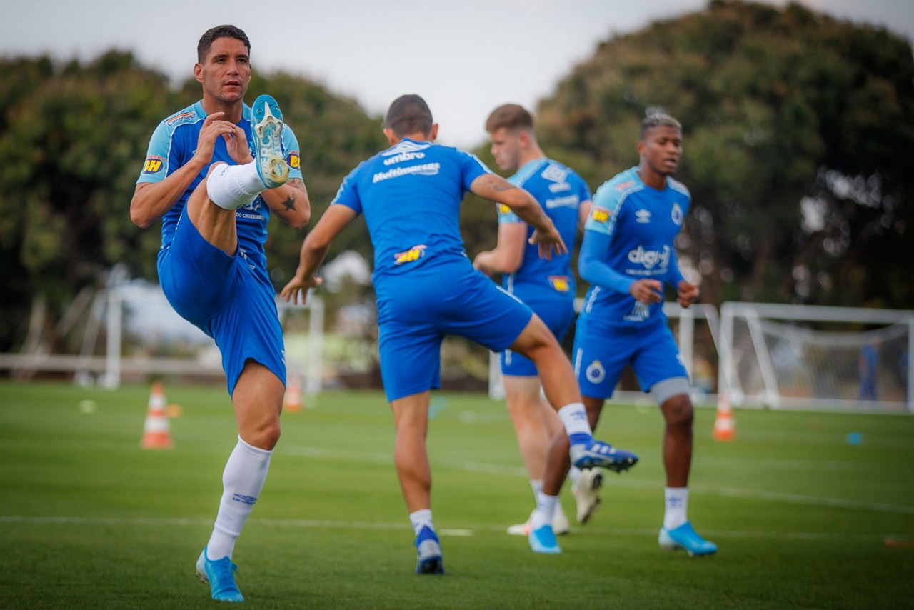 Thiago Neves é uma das referências no time do técnico Rogério Ceni
