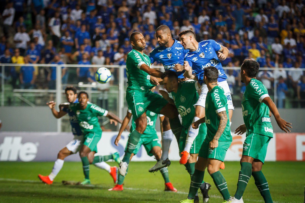 Diante da Chapecoense, time celeste foi derrotado dentro do Independência por 2 a 1