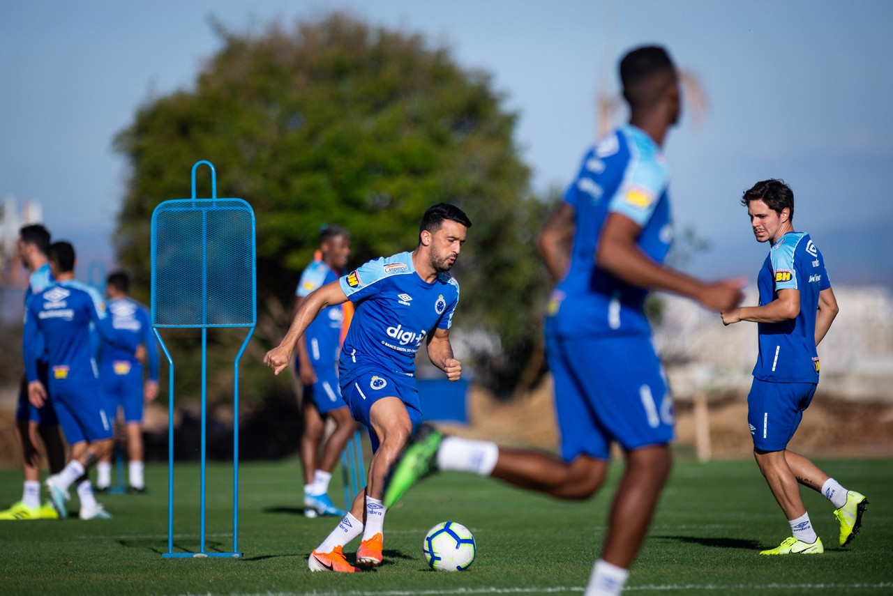 Lateral-direito Edílson jogou apenas 20 partidas nesta temporada