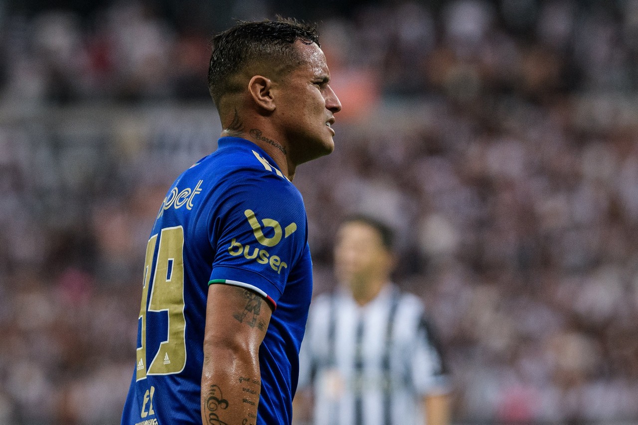 Edu foi substituído no intervalo da partida contra o Criciúma, em Santa Catarina