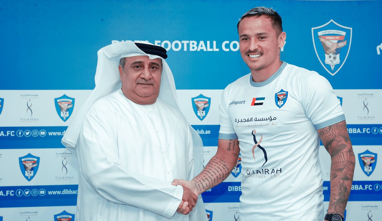 Atacante Edu durante apresentação no Dibba Al Fujairah, dos Emirados Árabes