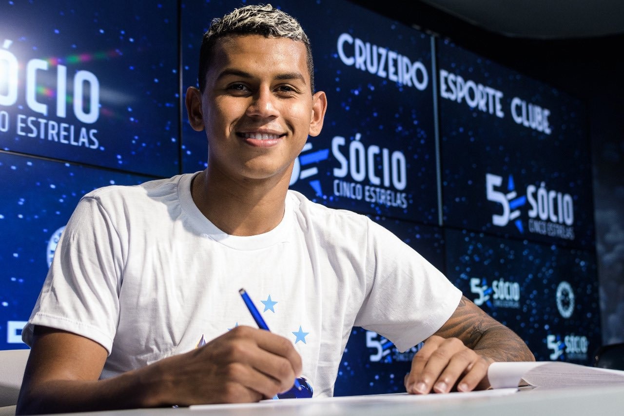 Fernando Henrique foi apresentado na Toca da Raposa