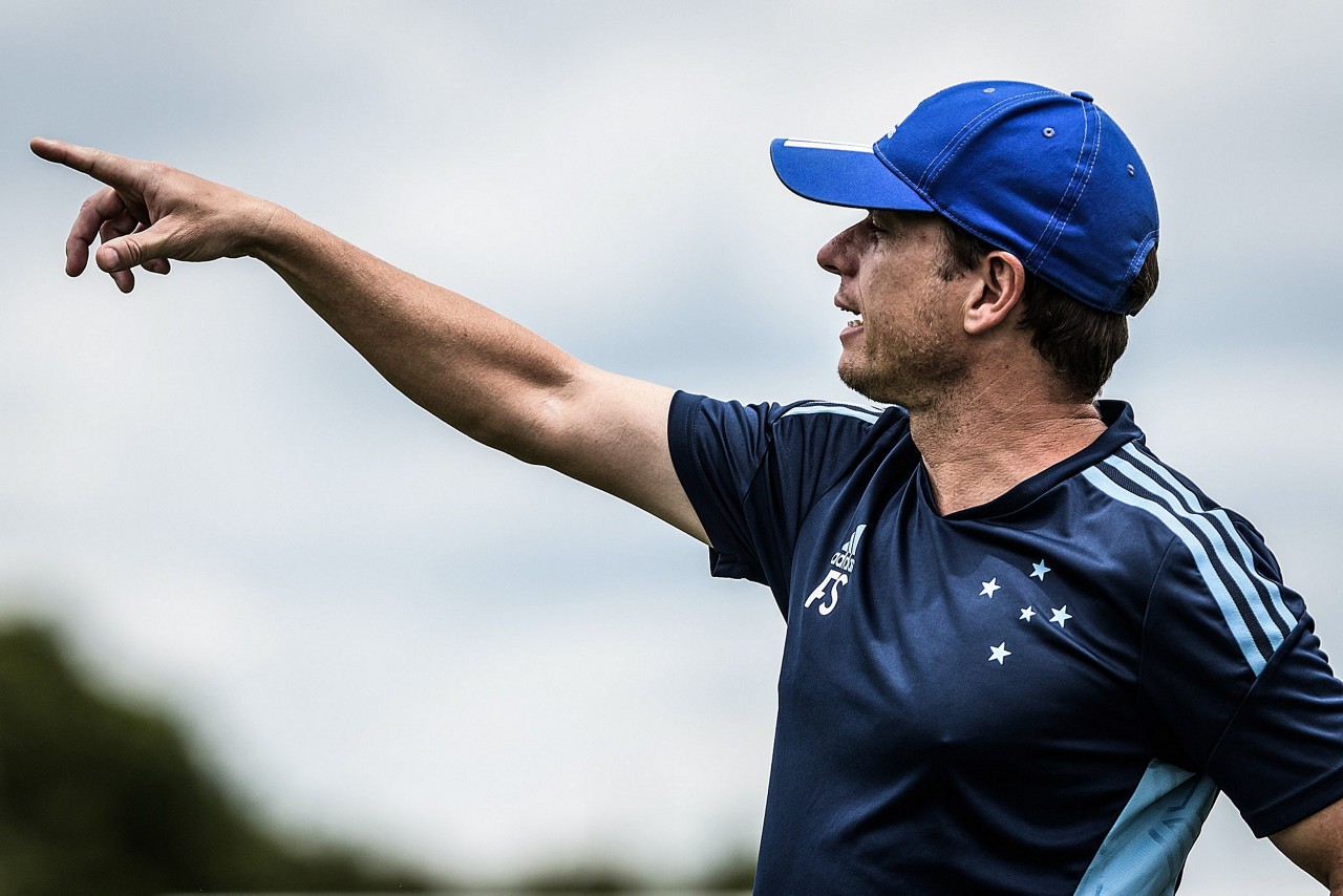 Técnico do time sub-20, Fernando Seabra tem acordo próximo com Red Bull Bragantino