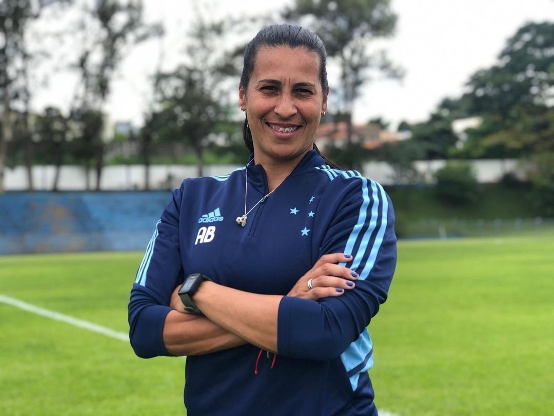Anne Barros é nova auxiliar técnica do Cruzeiro feminino