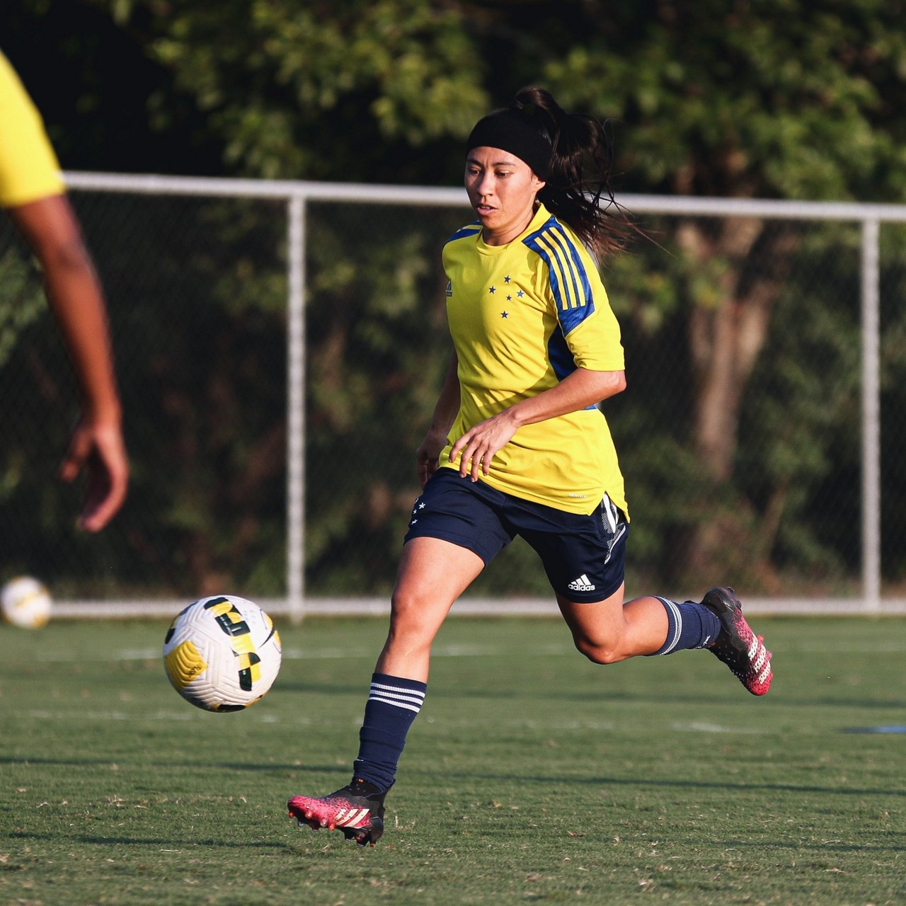 Jogadora de 25 anos estava no Real Brasília. Ela já treinou com o restante do elenco celeste