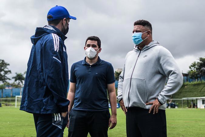 Trabalho firme nos bastidores de Ronaldo e sua equipe deram respaldo para o trabalho de campo executado por Pezzolano e sua comissão técnica