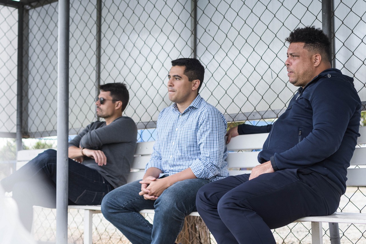 Sempre que está no Brasil, Ronaldo tem acompanhado os trabalhos na Toca da Raposa, ao lado do diretor de futebol Pedro Martins