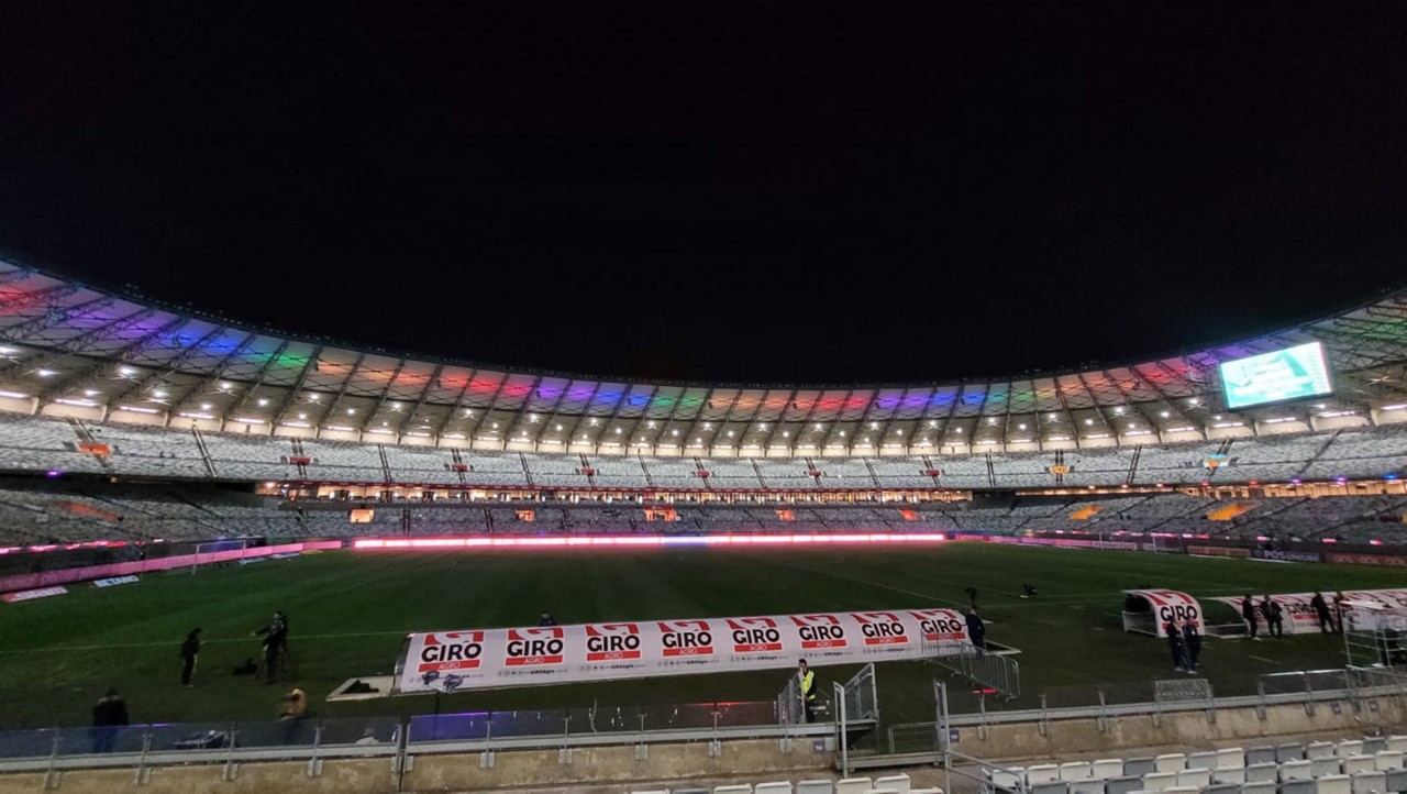Mineirão recebeu luzes especiais do lado de dentro e de fora