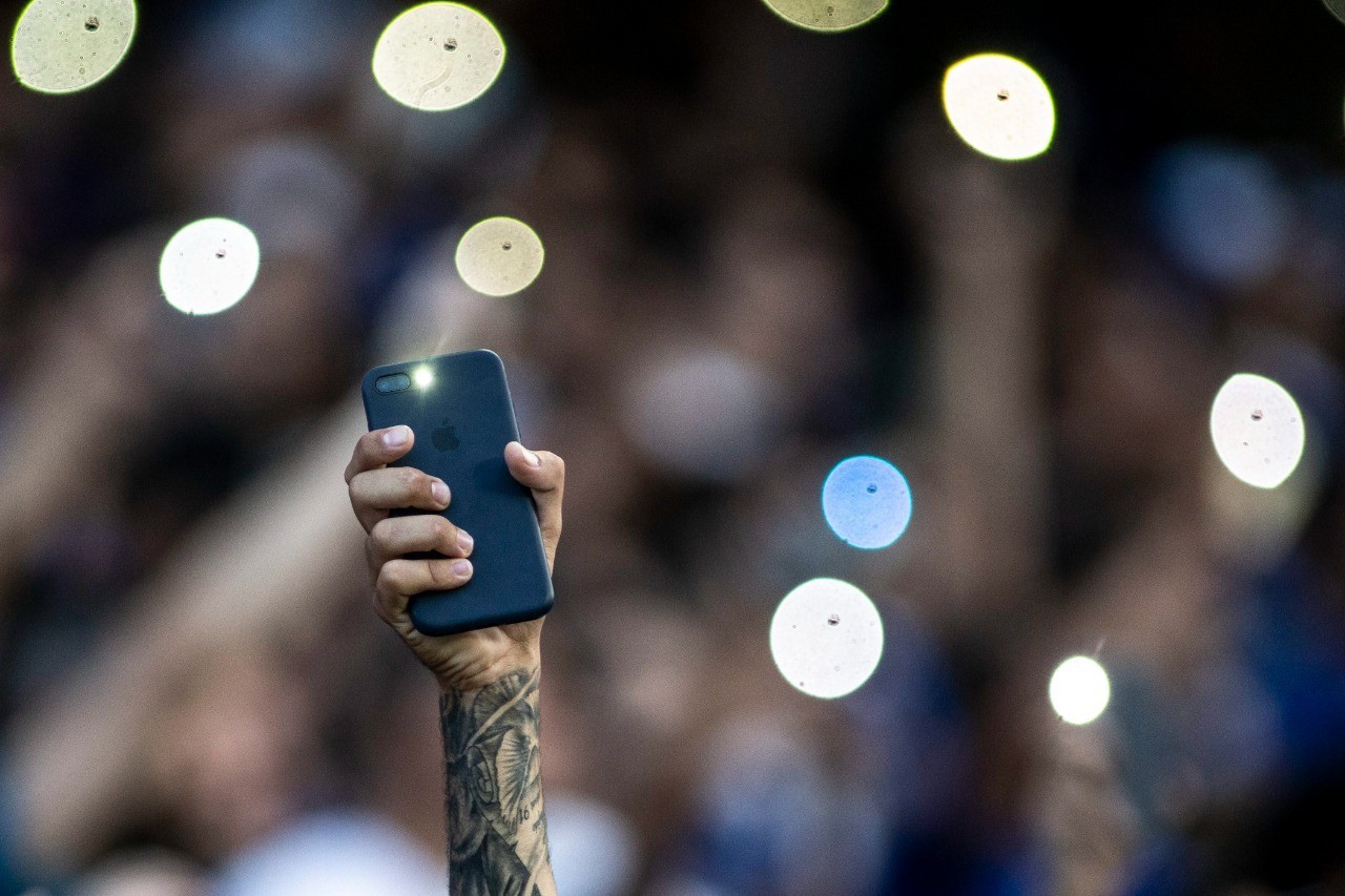 Torcida faz campanha da fita azul para azular o Indepenência no jogo desta noite