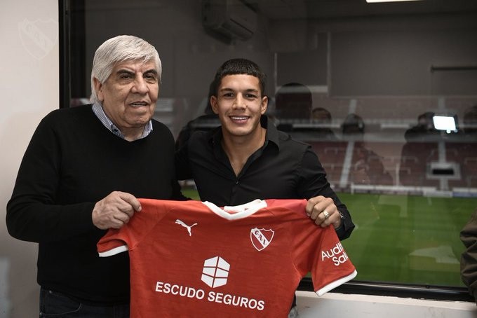 Lucas Romero chega para ser "El Perro" dos "Rojos"